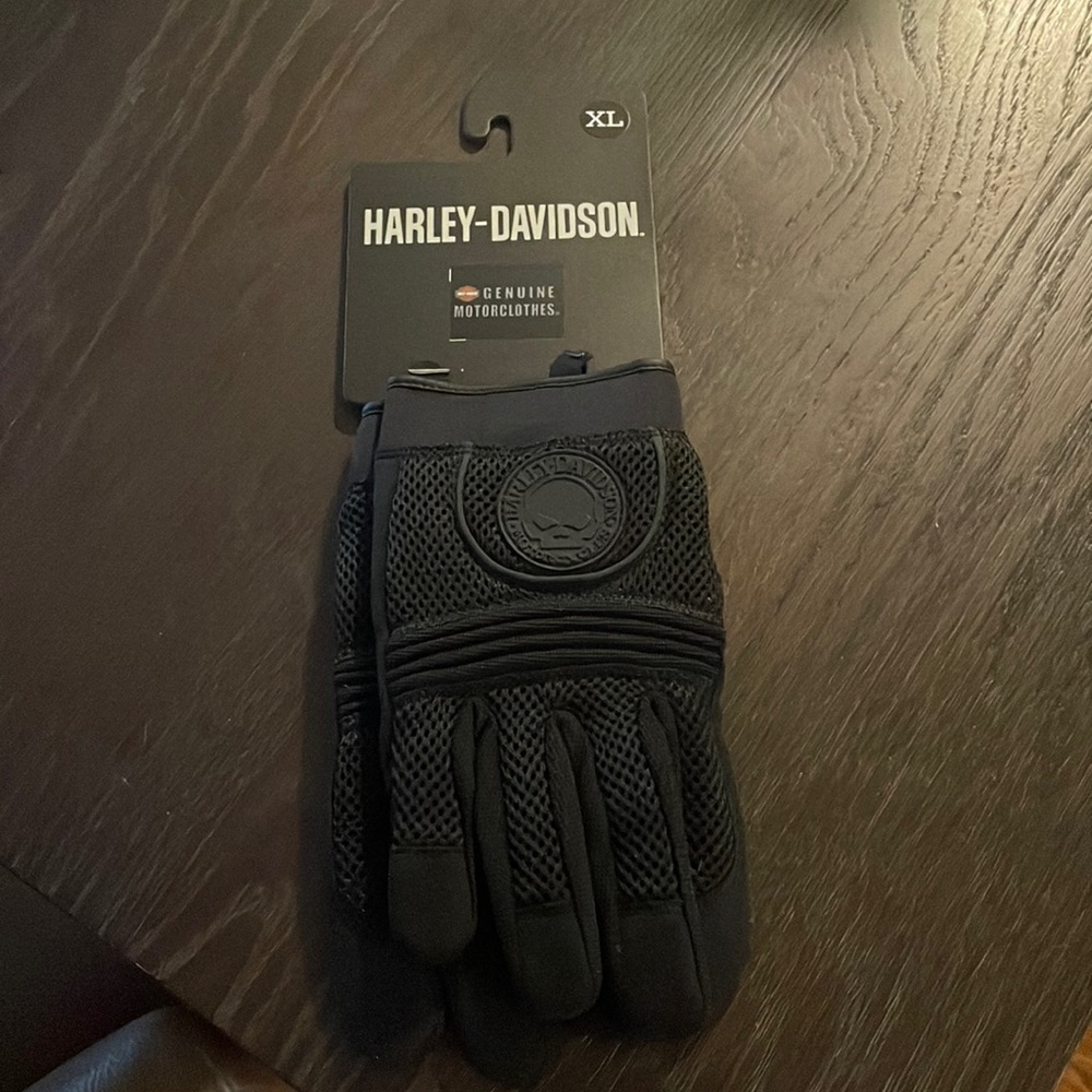 Brand New Women’s motorcycle riding gloves . Harley Davidson.